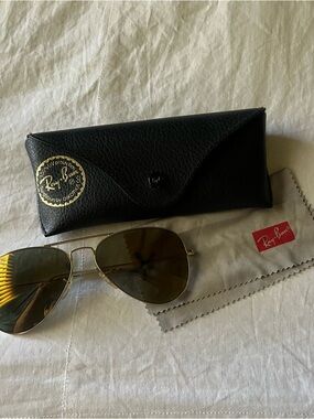 Ray-Ban Aviator Sunglasses Gold Frame Green Lenses (Color Shift) w/ Case